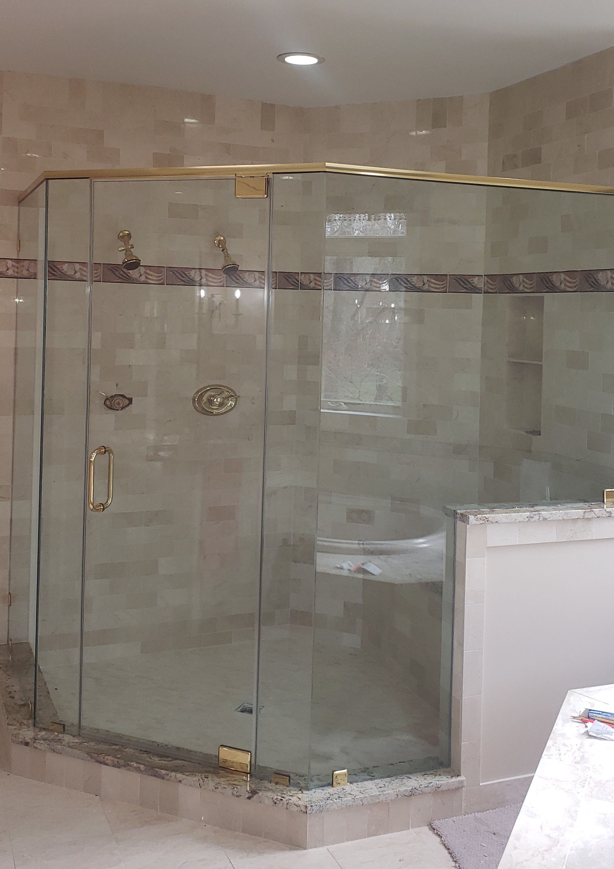 Neo-Angle using Top & Bottom PIvots Brass finish