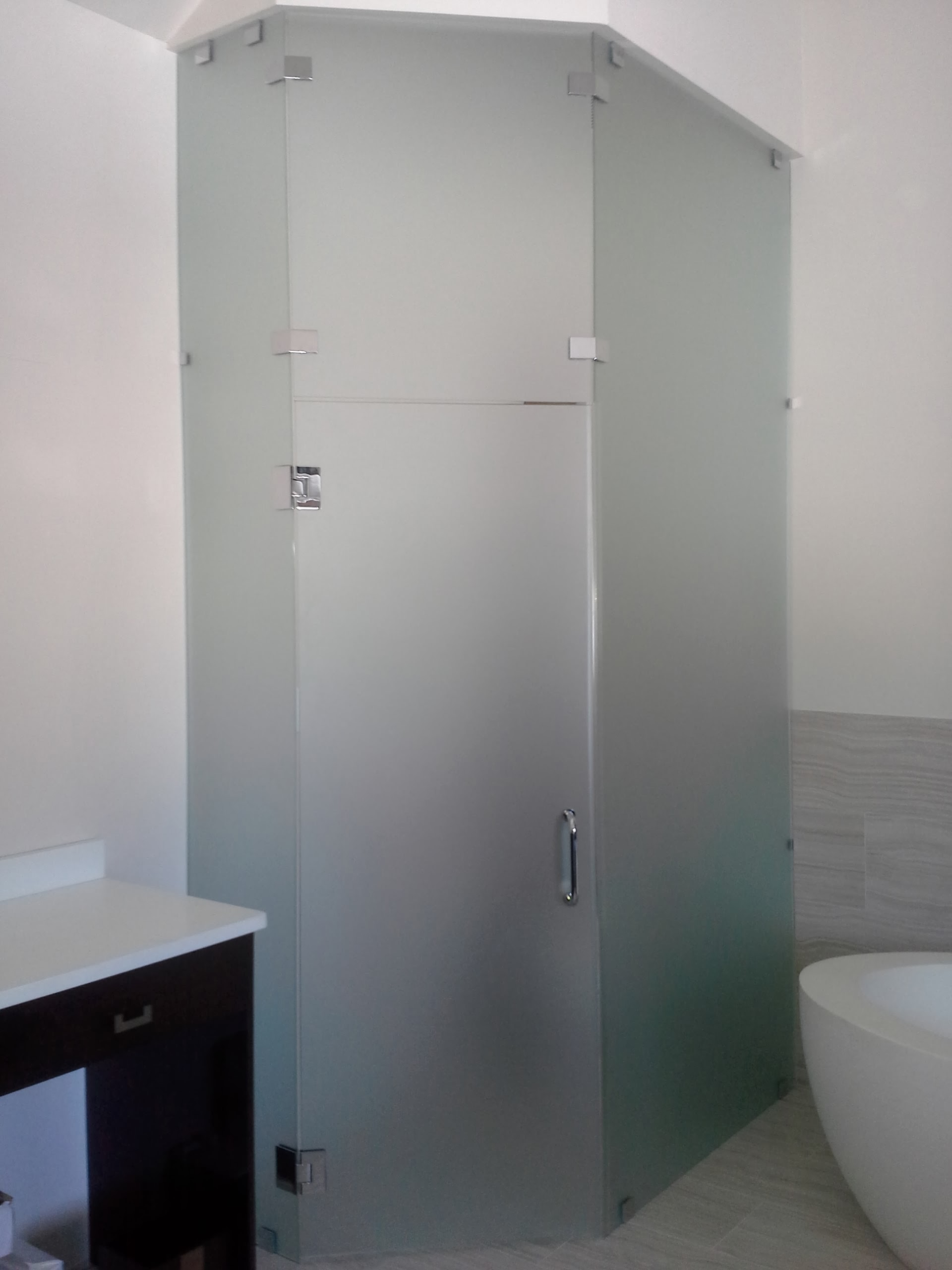 Neo-Angle Toliet Area (Door Closed)